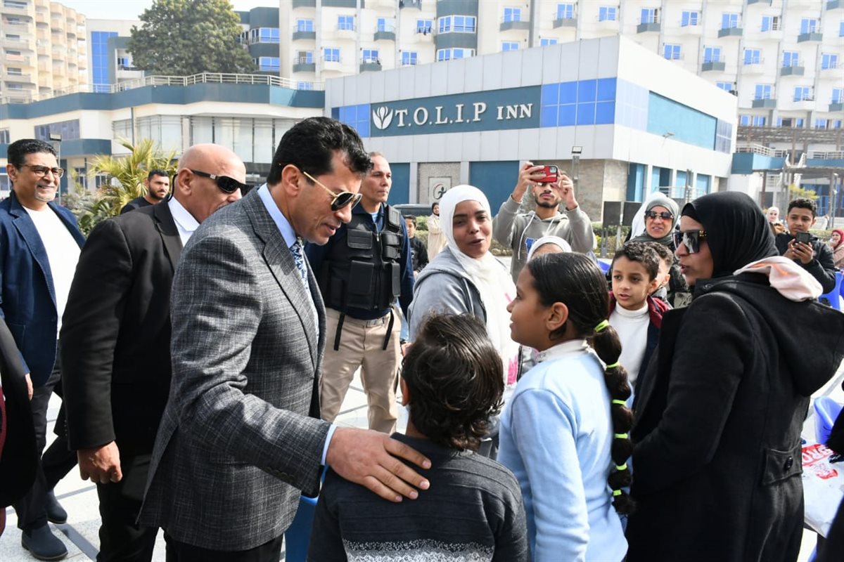 <strong>وزير الشباب والرياضة يتابع تطبيق الكود الطبي للرياضيين بوحدة الطب الرياضي بالمعادي</strong>