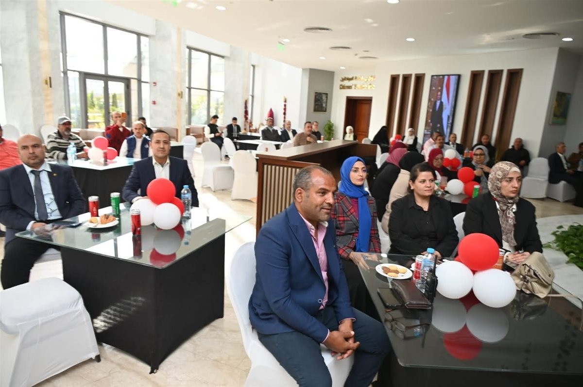 المحافظ يكرم الفائزين بجائزة التميز الحكومي