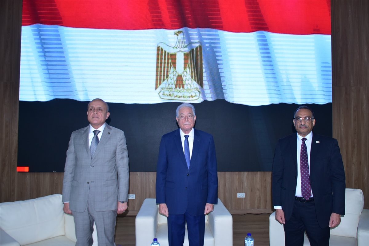 جولة مستشار الرئيس ومحافظ الأقصر في الجامعة التكنولوجية&nbsp;