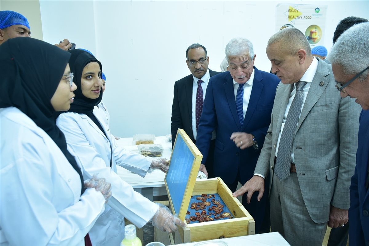 جولة مستشار الرئيس ومحافظ الأقصر في الجامعة التكنولوجية&nbsp;