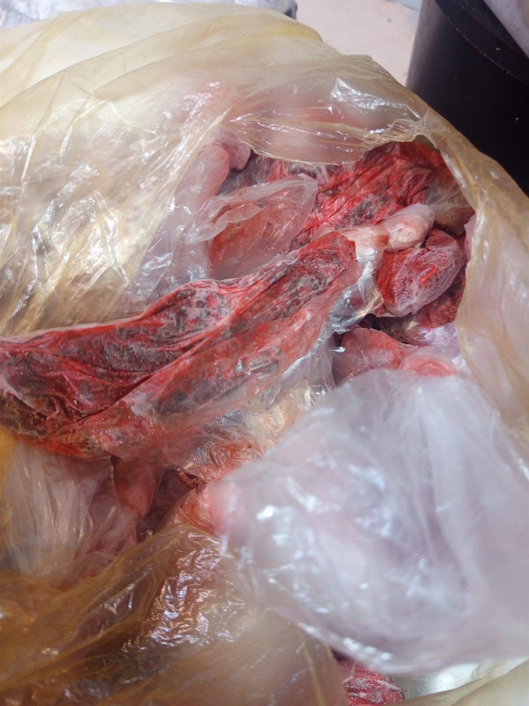 ضبط لحوم فاسدة بمطعمين في الأقصر