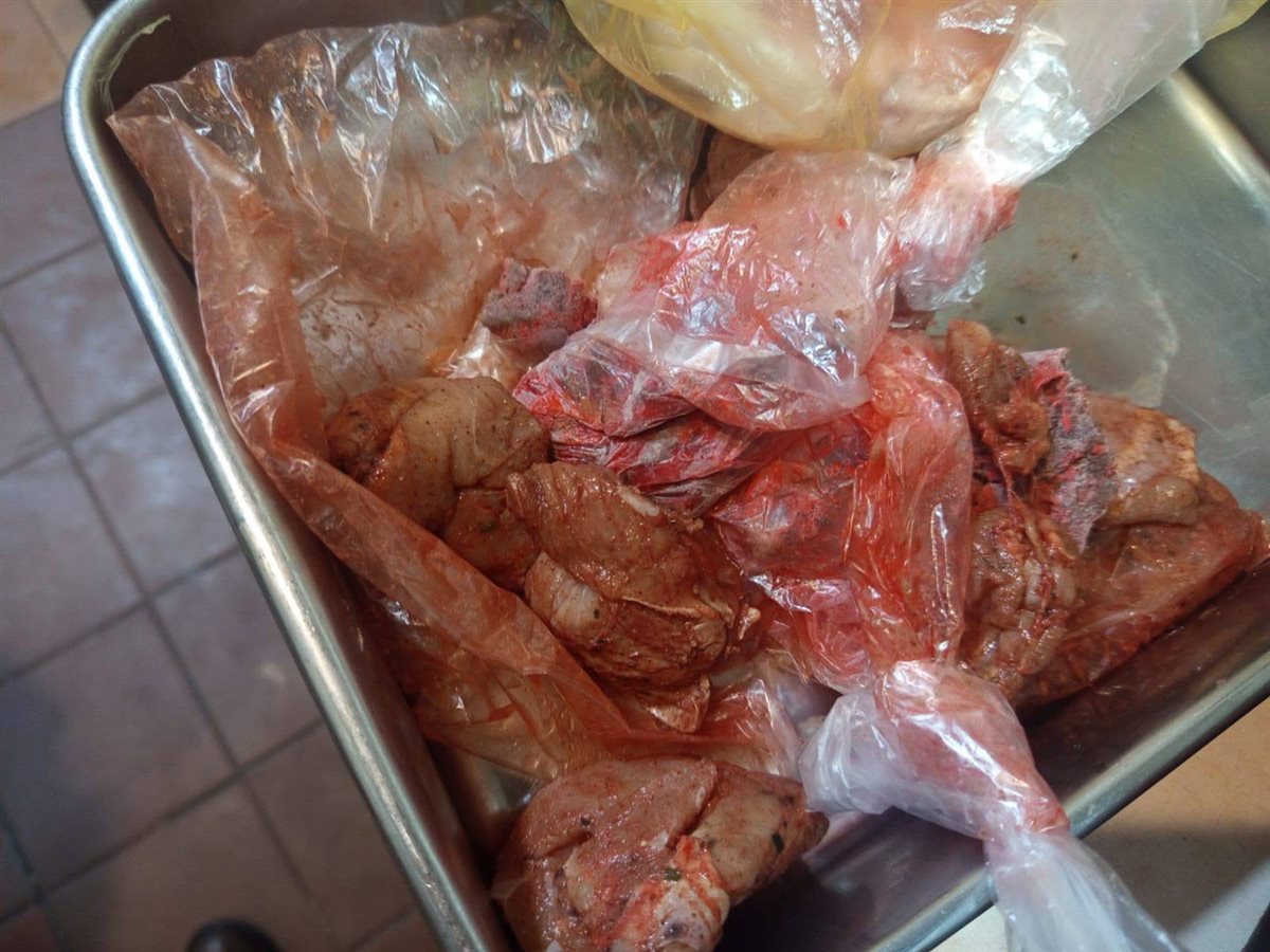 ضبط لحوم فاسدة بمطعمين في الأقصر