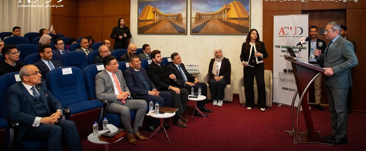 جانب من التوقيع