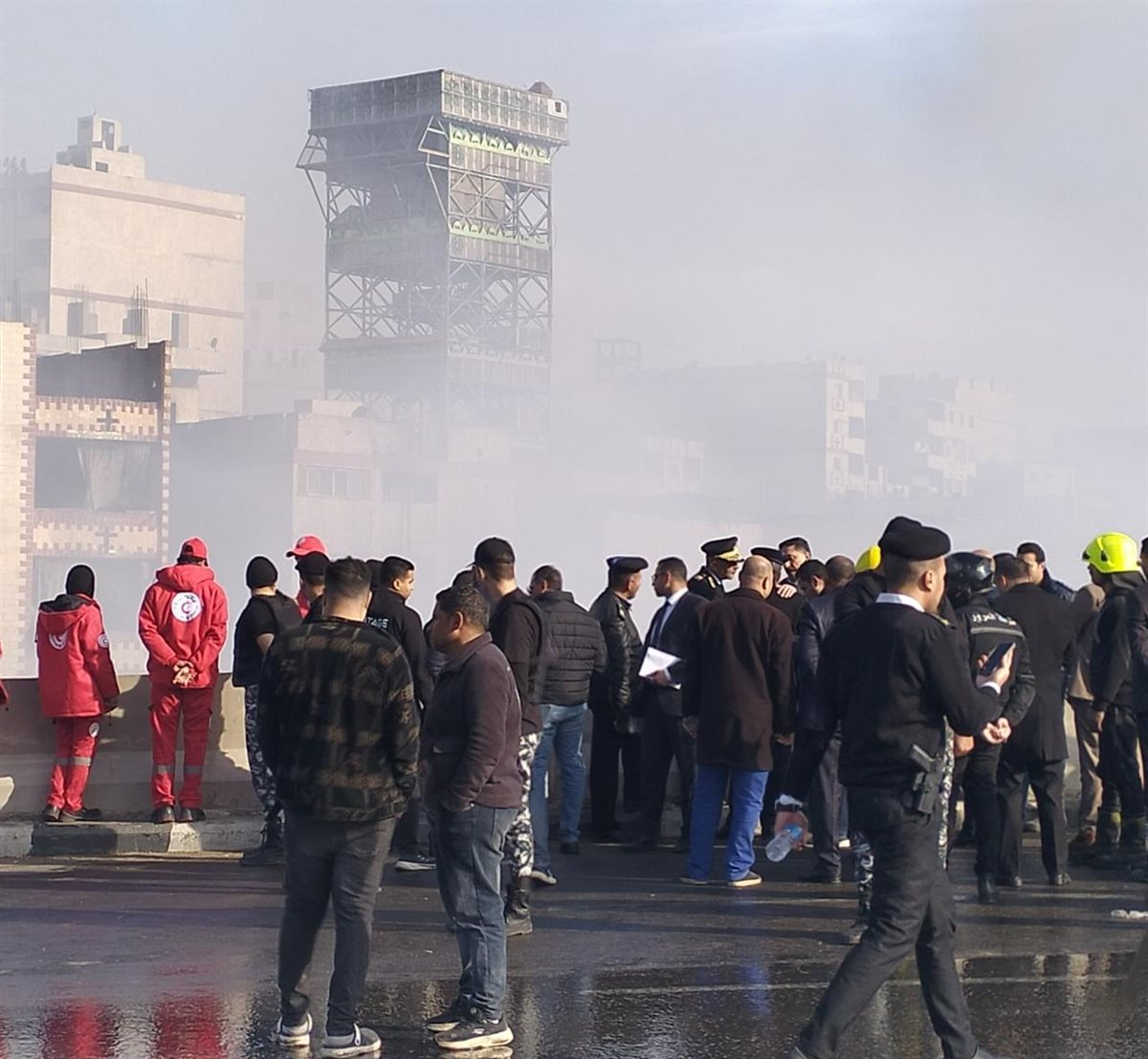 الهلال الأحمر المصري يساند جهود الحماية المدنية والإسعاف في حريق بمنطقة الزرايب
