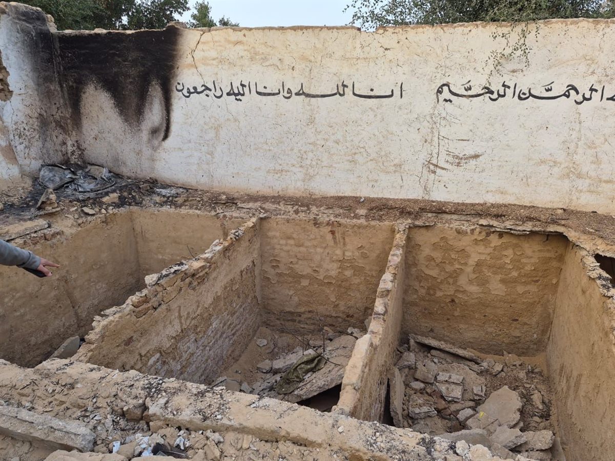 تكسير أسقف قبور وسرقة الحديد المسلح بمدافن سيدي عبد الرحيم في قنا