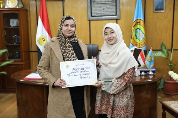&nbsp;جامعة الأزهر تكرِّم الطالبة الإندونيسية ييلي &nbsp;بوترياني&nbsp;