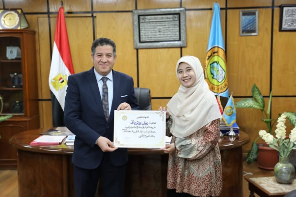 &nbsp;جامعة الأزهر تكرِّم الطالبة الإندونيسية ييلي &nbsp;بوترياني&nbsp;