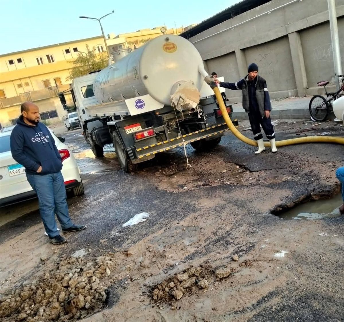 عطل خط مياه بشارع المصالح بالغردقة 