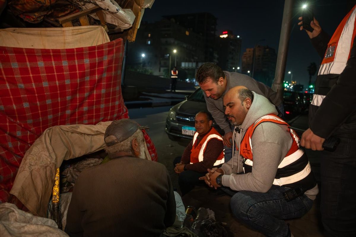 &nbsp;التضامن تكثف الحملات الليلية لإنقاذ مواطنين بلا مأوى.. ونقل ثلاث حالات بمنطقة مصر الجديدة لمجمع رعاية