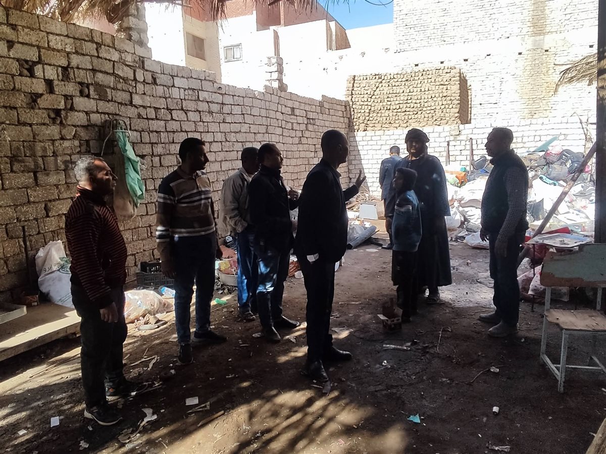 مخازن خردة داخل الكتل السكنية