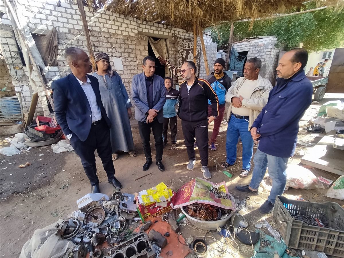 مخازن خردة داخل الكتل السكنية