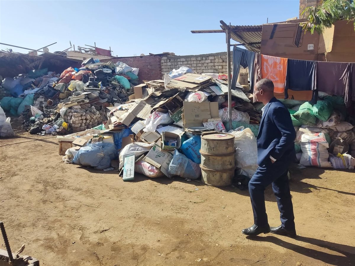 مخازن خردة داخل الكتل السكنية