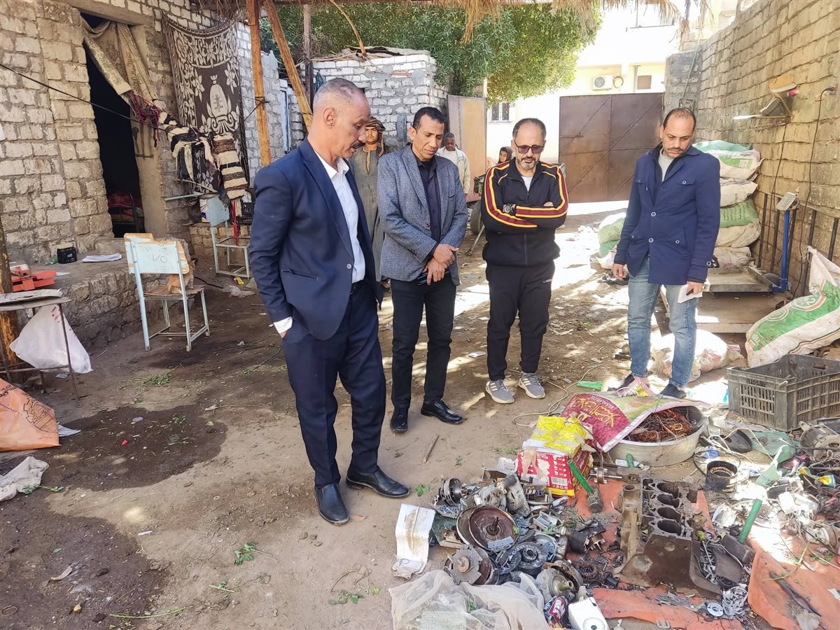 مخازن خردة داخل الكتل السكنية