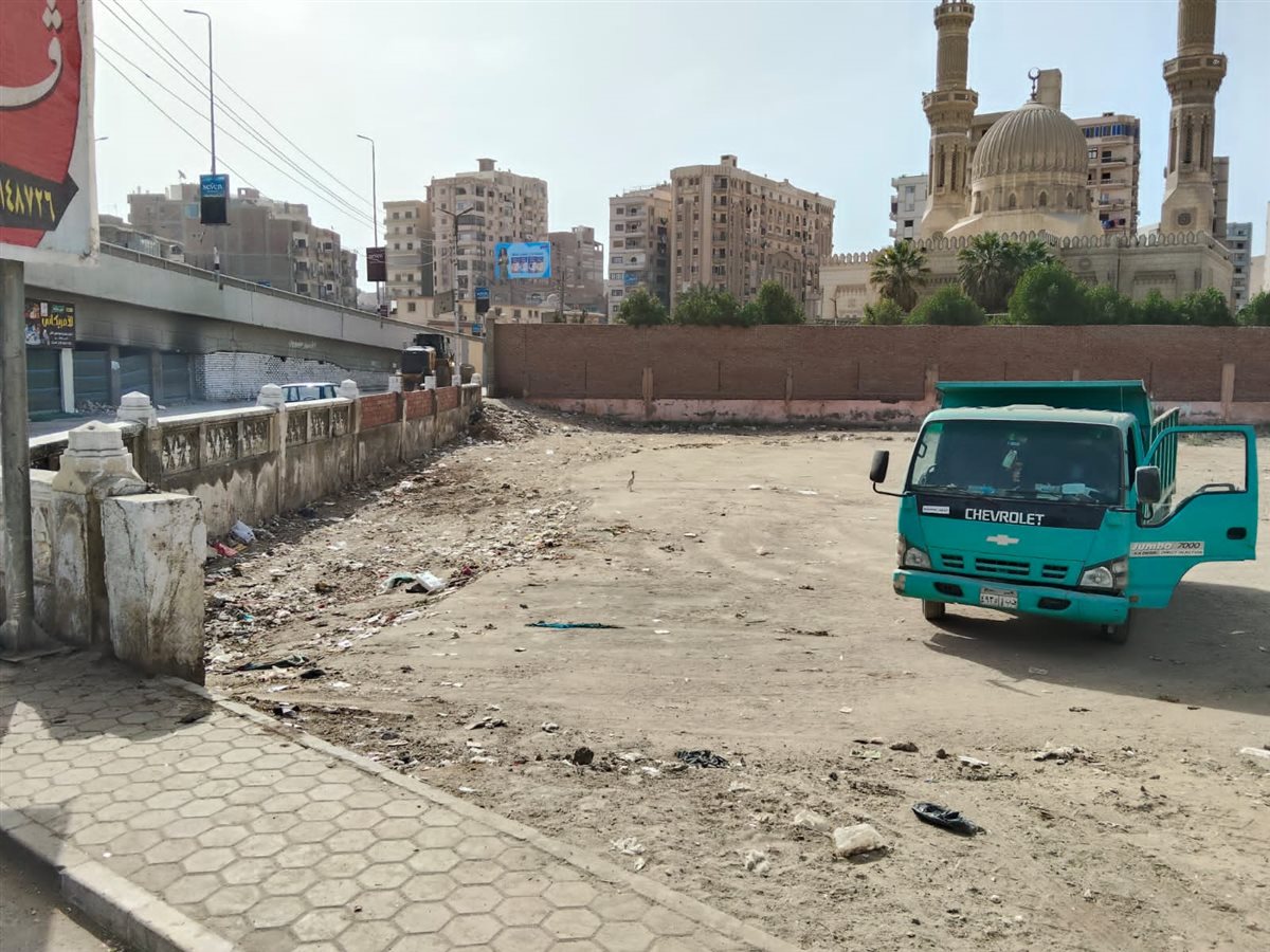 استمرار الحملات المكبرة للنظافة ورفع الإشغالات بميادين وشوارع مدينة الفيوم 