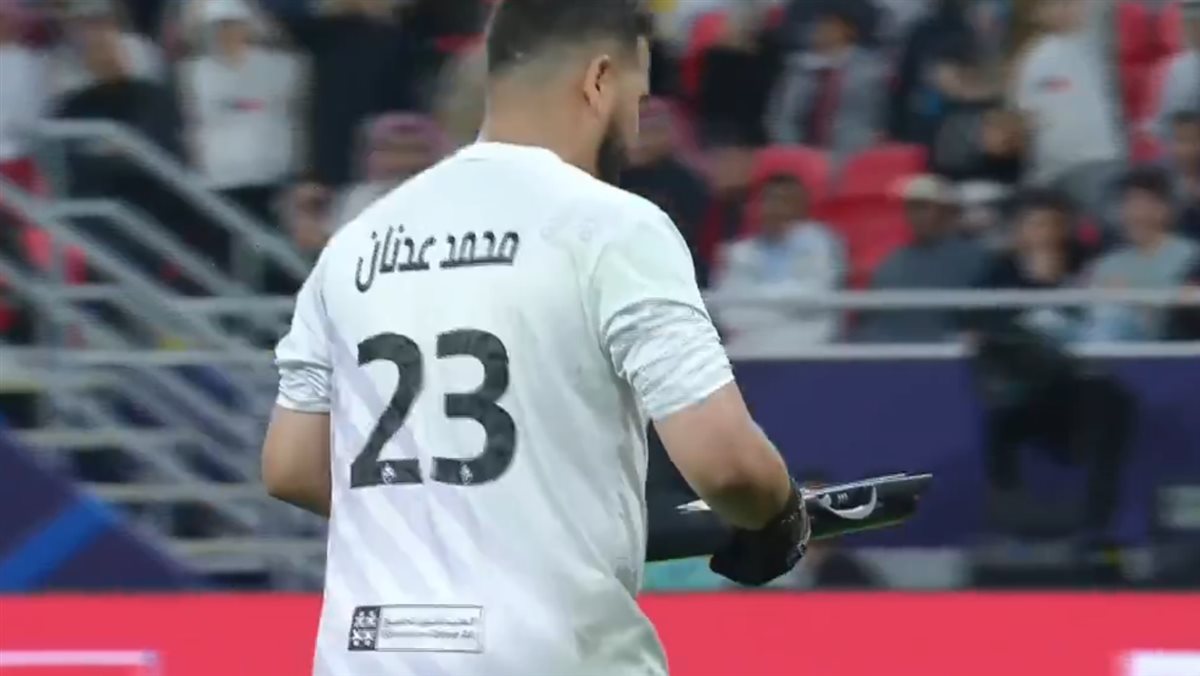 مستر بيست يذهل الجماهير بمحاولة رشوة حارس المرمى في مباراة إحياء الأمل بقطر