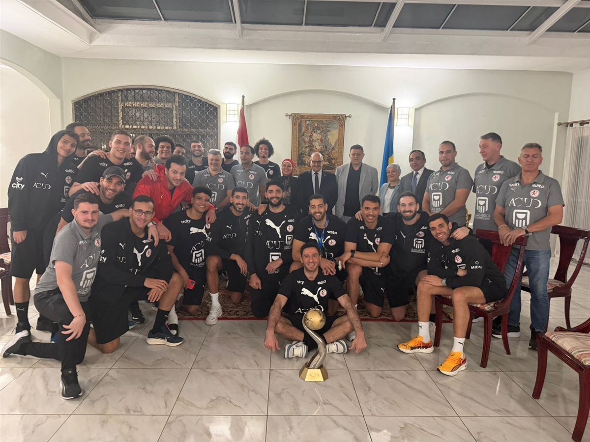 سفيرة مصر في رواندا تستقبل أبطال اليد وتكرمهم بعد التتويج ببطولة أمم إفريقيا