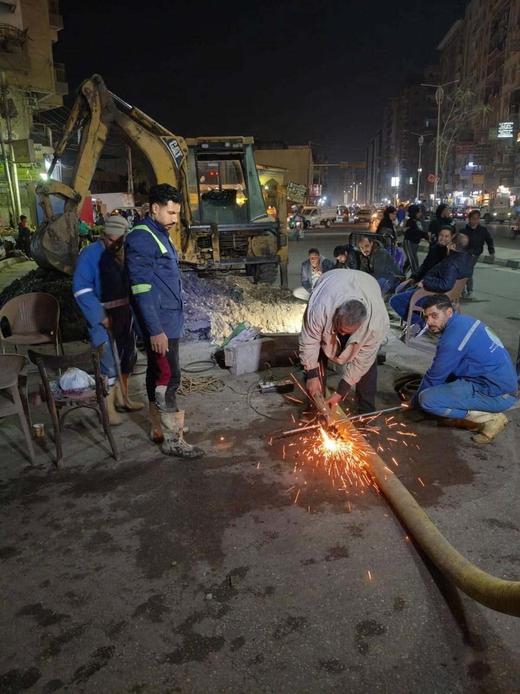 إصلاح كسر بخط الطرد العمومي بشارع الجلاء