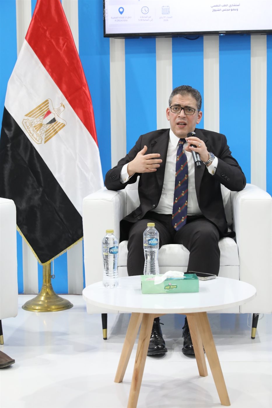 الدكتور مهاب مجاهد عضو مجلس الشيوخ واستشاري الطب النفسي يشارك في ندوة بجناح دار الإفتاء بمعرض الكتاب