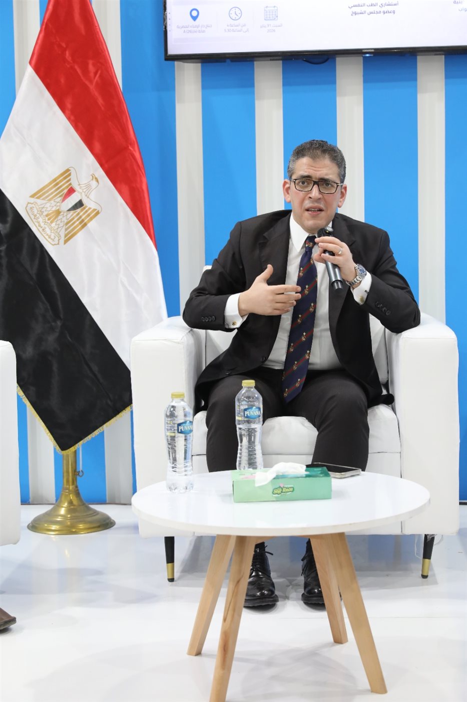 الدكتور مهاب مجاهد عضو مجلس الشيوخ واستشاري الطب النفسي يشارك في ندوة بجناح دار الإفتاء بمعرض الكتاب