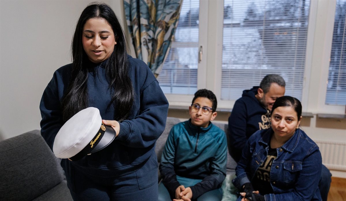 الطالبة جومانا مع عائلتها