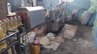 ضبط مصنع زيوت مجهولة المصدر بالمنوفية