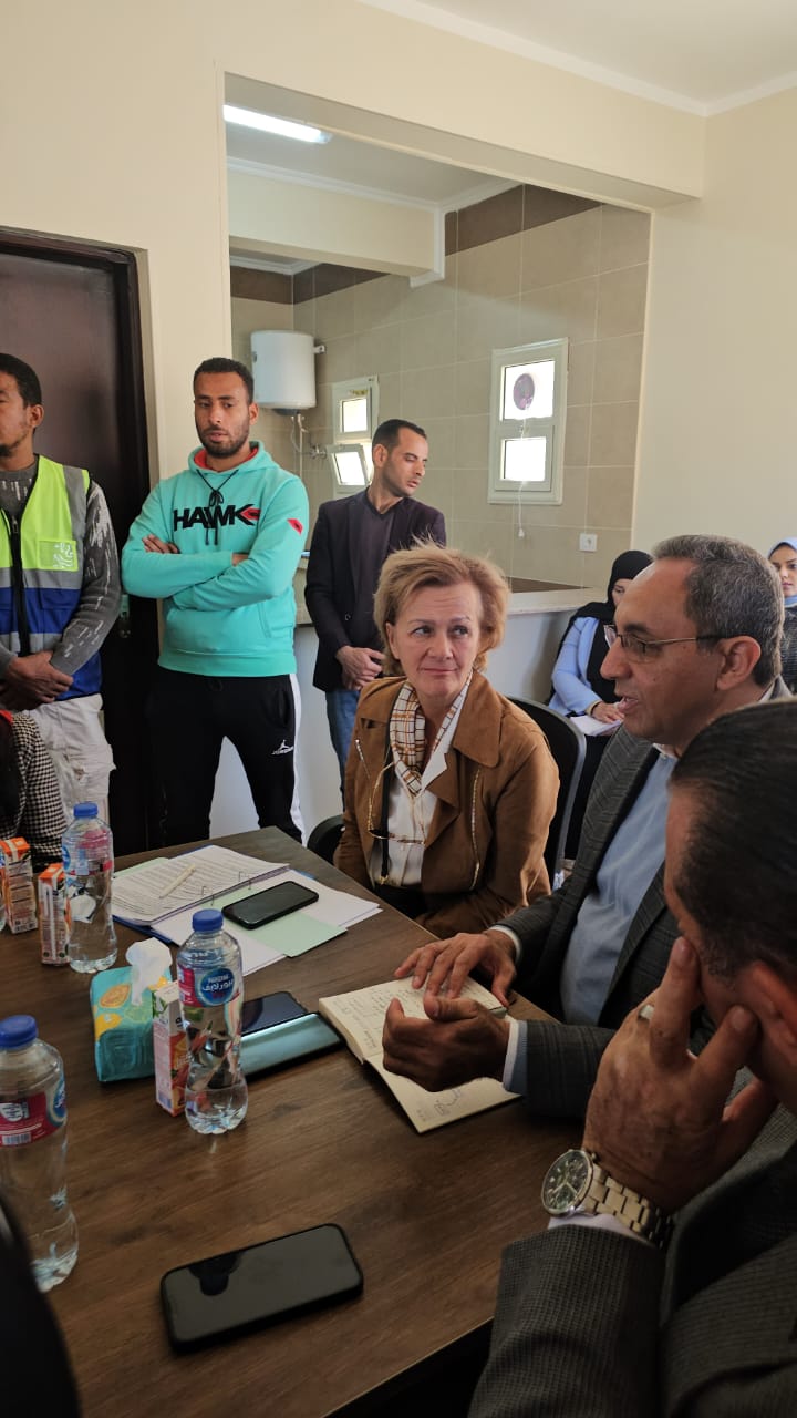 محافظ قنا يستقبل سفيرة الاتحاد الأوروبي لتفقد مشروعات إدارة المخلفات الصلبة بـ 