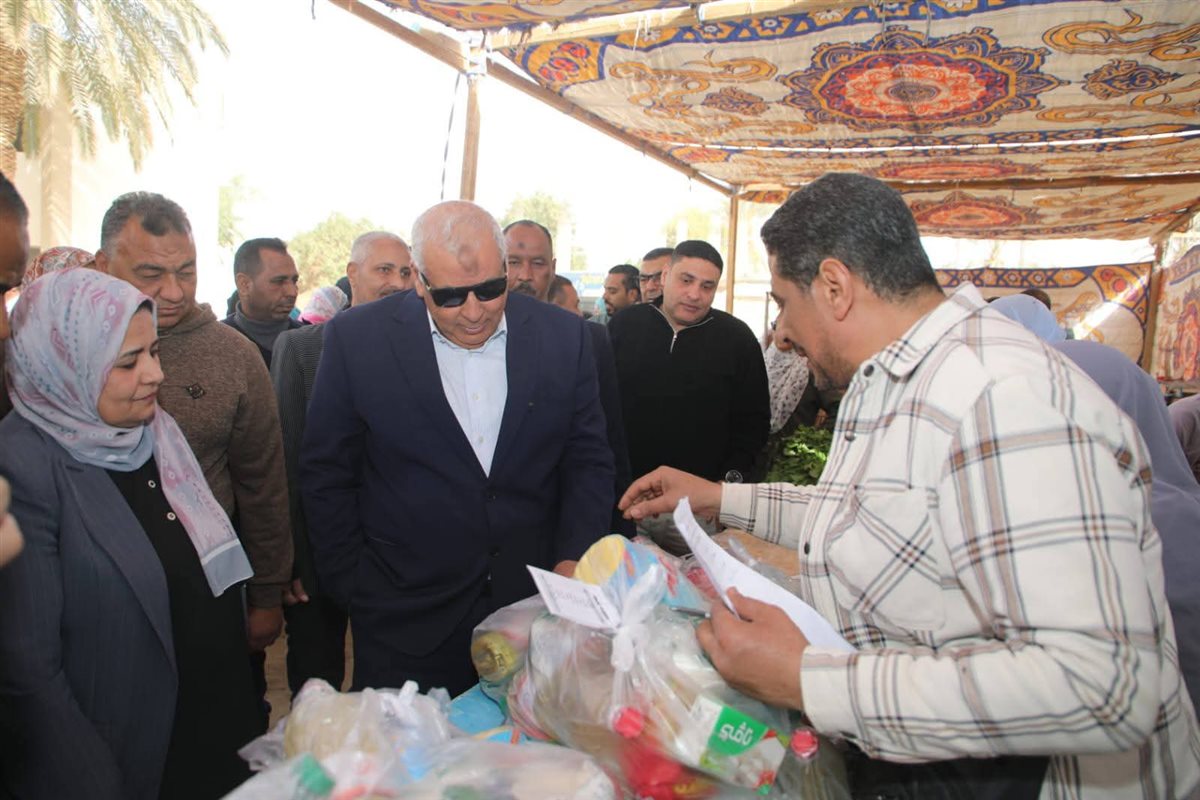 جانب من جولة محافظ الوادي الجديد