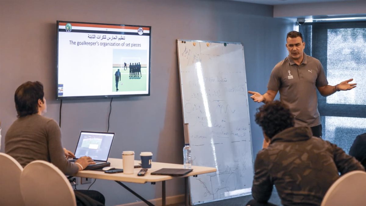محاضرة فنية من عصام الحضري لمدربي الرخصة الأفريقية A