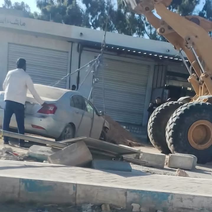 السيارة 