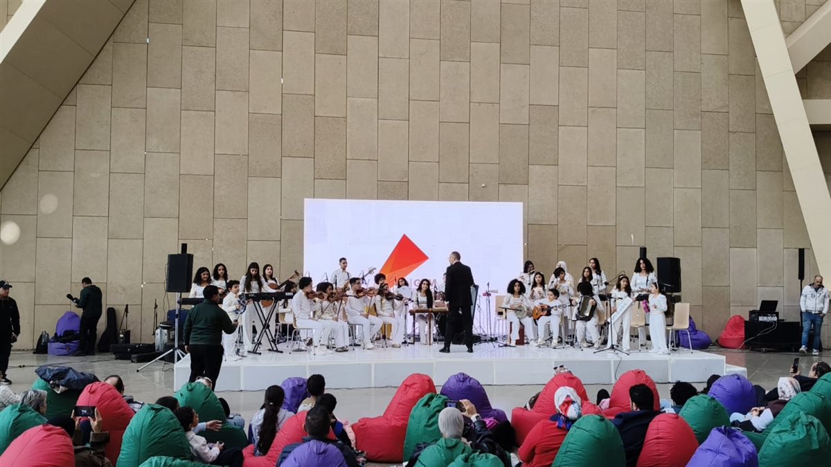 <strong>عروض فنية وثقافية بالمتحف المصري الكبير&nbsp;</strong>