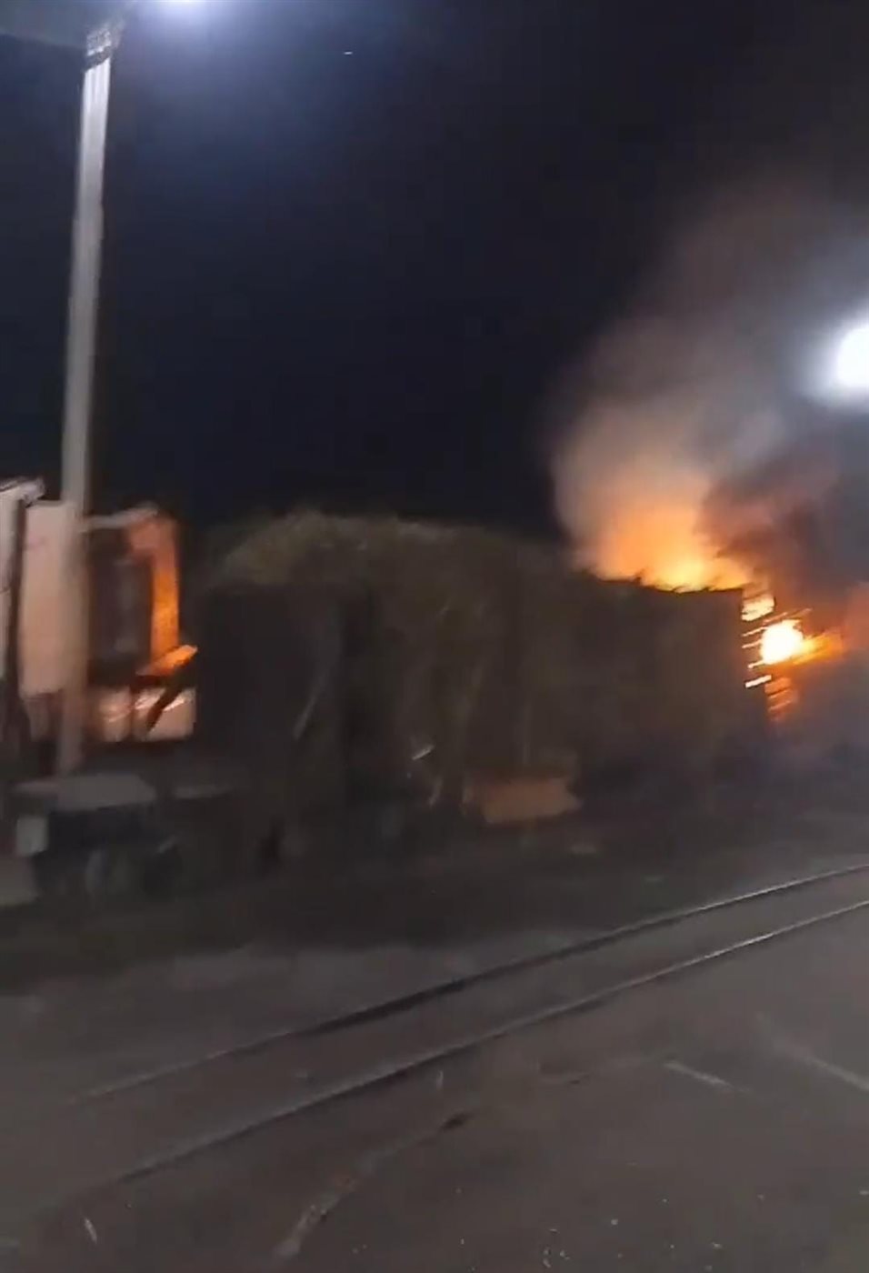 نشوب حريق في قطار قصب&nbsp;