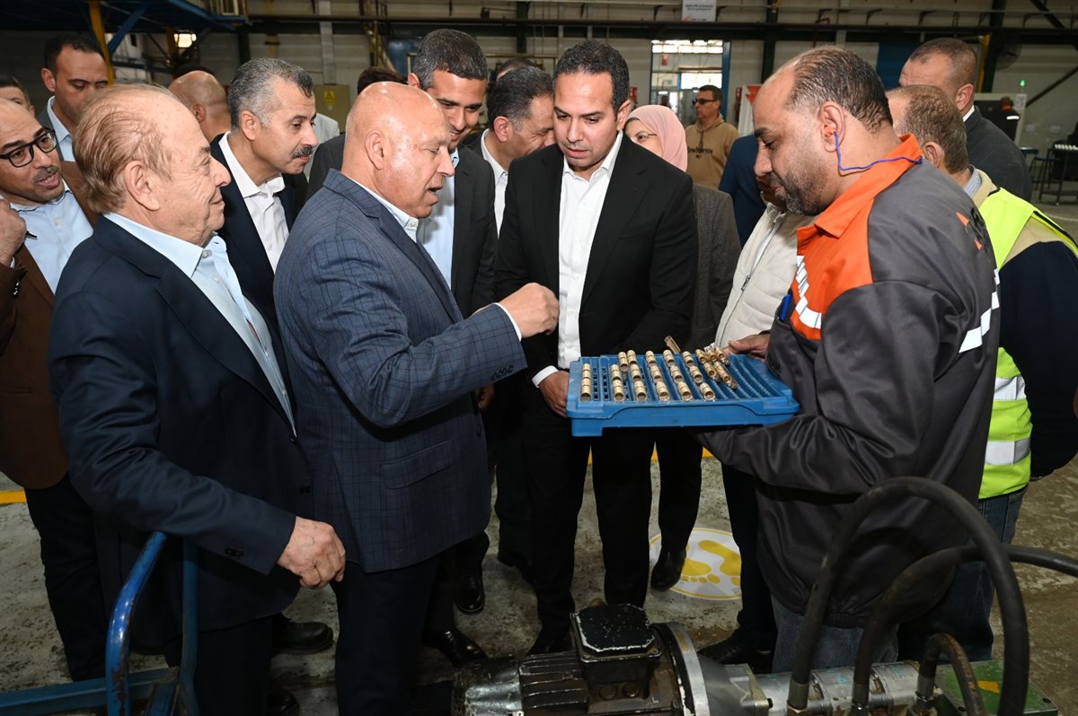 كامل الوزير في جولة &nbsp;للوقوف على سير العملية الإنتاجية وحل مشاكل المصانع