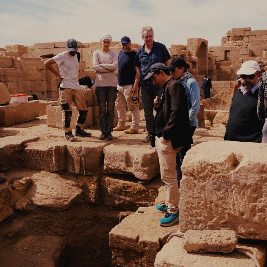 وفد المعهد الفرنسي للآثار الشرقية يزور بعثة دندرة الأثرية