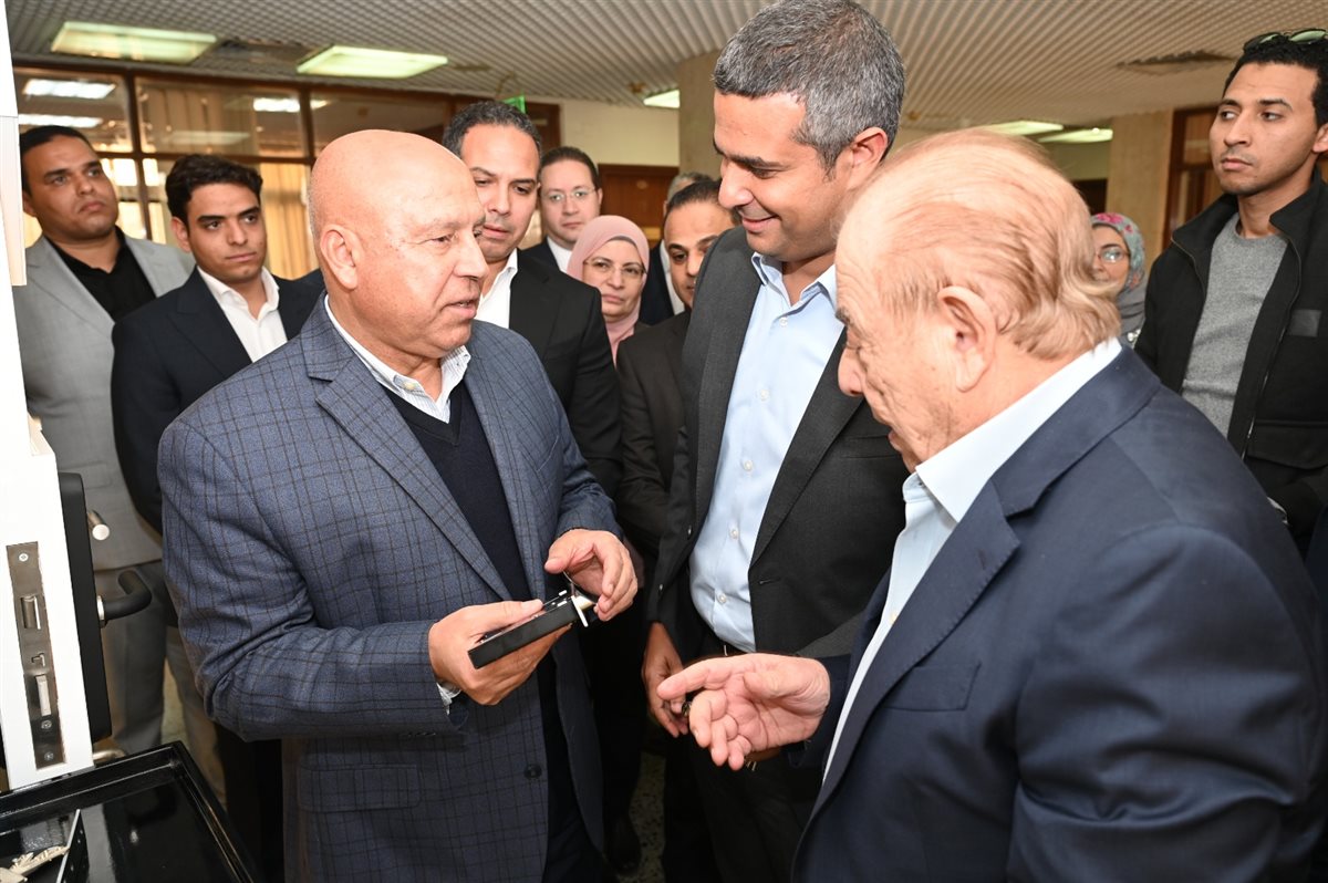 كامل الوزير في جولة &nbsp;للوقوف على سير العملية الإنتاجية وحل مشاكل المصانع