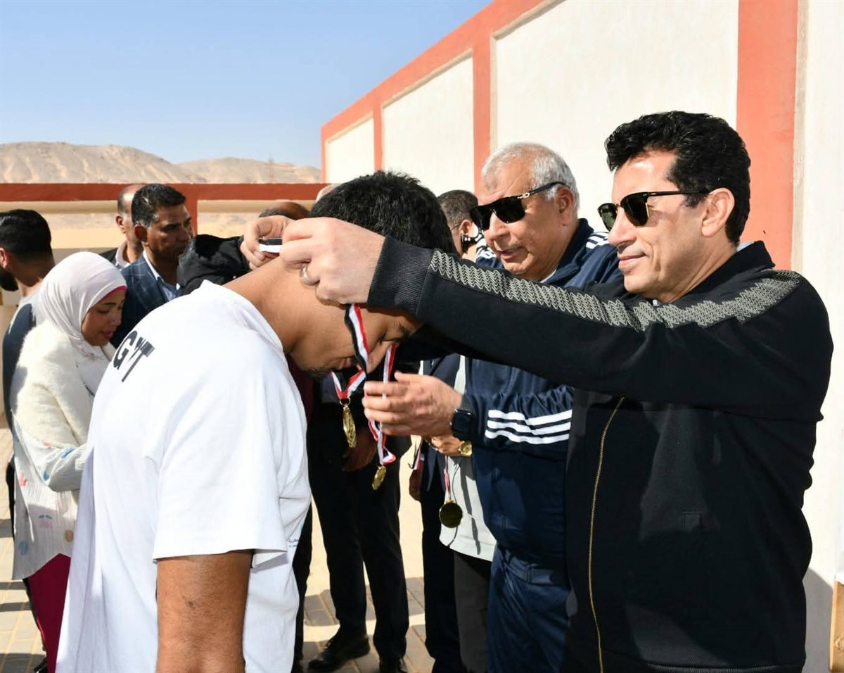 جانب من جولة وزير الشباب والرياضة بالوادى الجديد