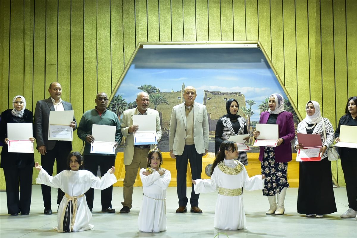 محافظ الأقصر ومبادرة ترسيخ ثقافة التطوع لدى النشء