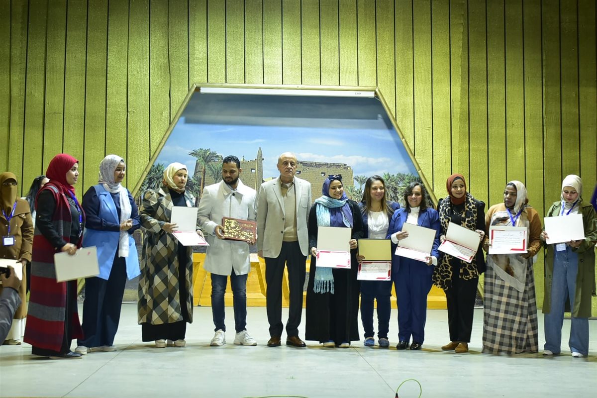 محافظ الأقصر ومبادرة ترسيخ ثقافة التطوع لدى النشء