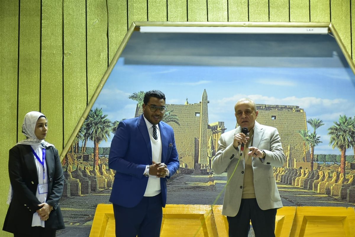 محافظ الأقصر ومبادرة ترسيخ ثقافة التطوع لدى النشء