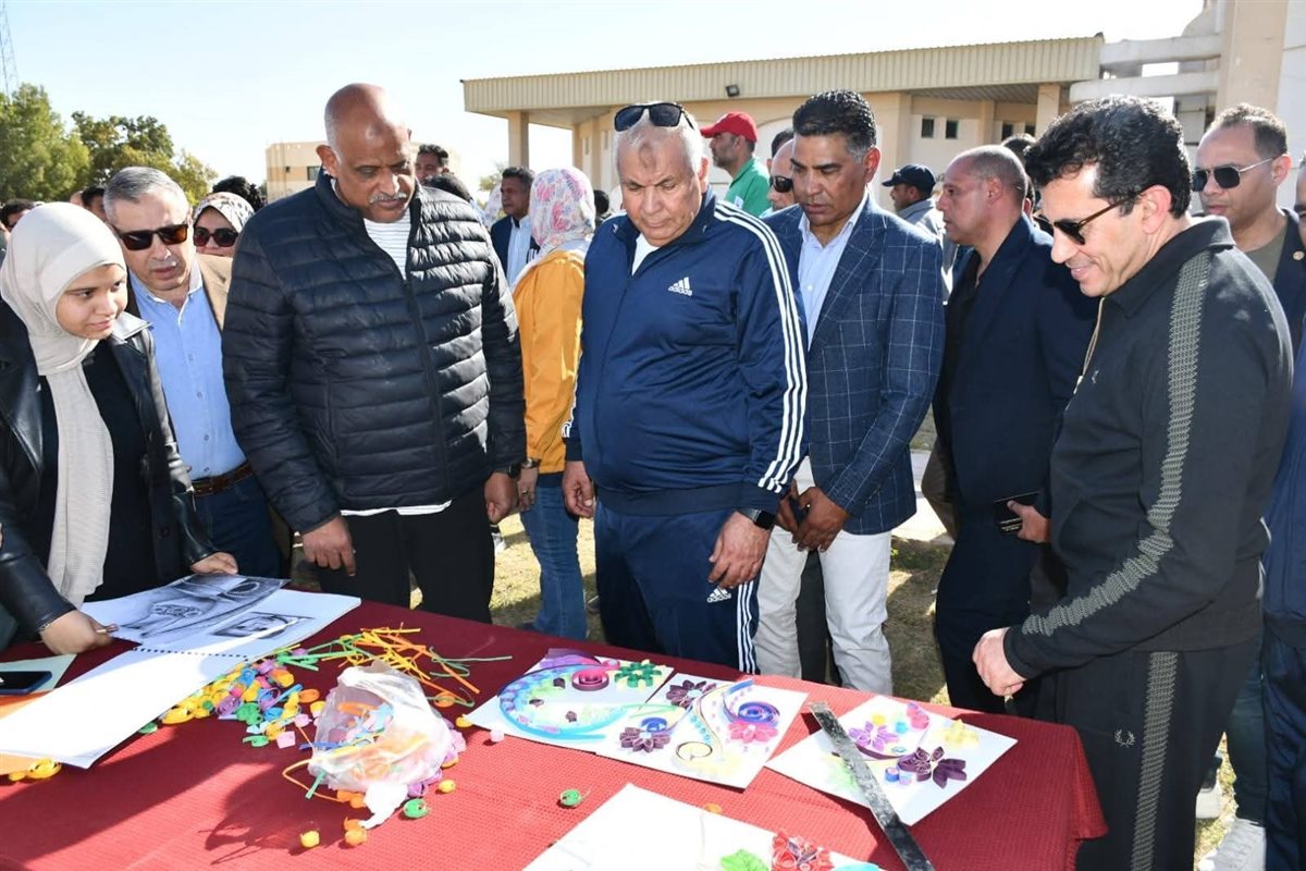 وزير الشباب ومحافظا الوادي الجديد ومطروح يشهدون فعاليات معرض المنتجات الحرفية والتراثية للشباب، وملتقى توظيف مصر