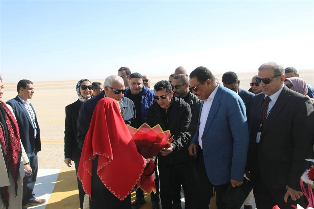 وصول وزير الشباب ومحافظ مطروح للوادى الجديد