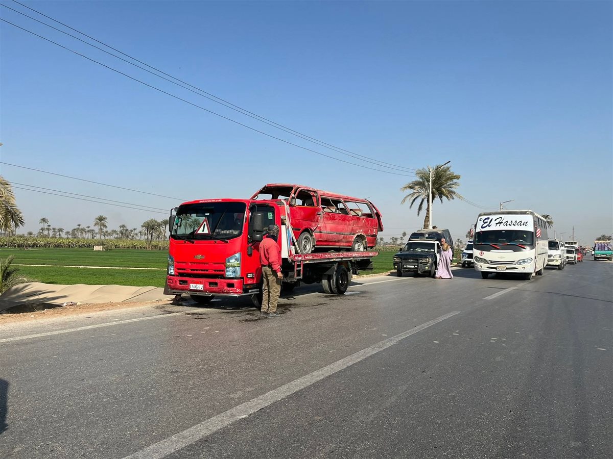 لحظة إزالة آثار الحادث&nbsp;