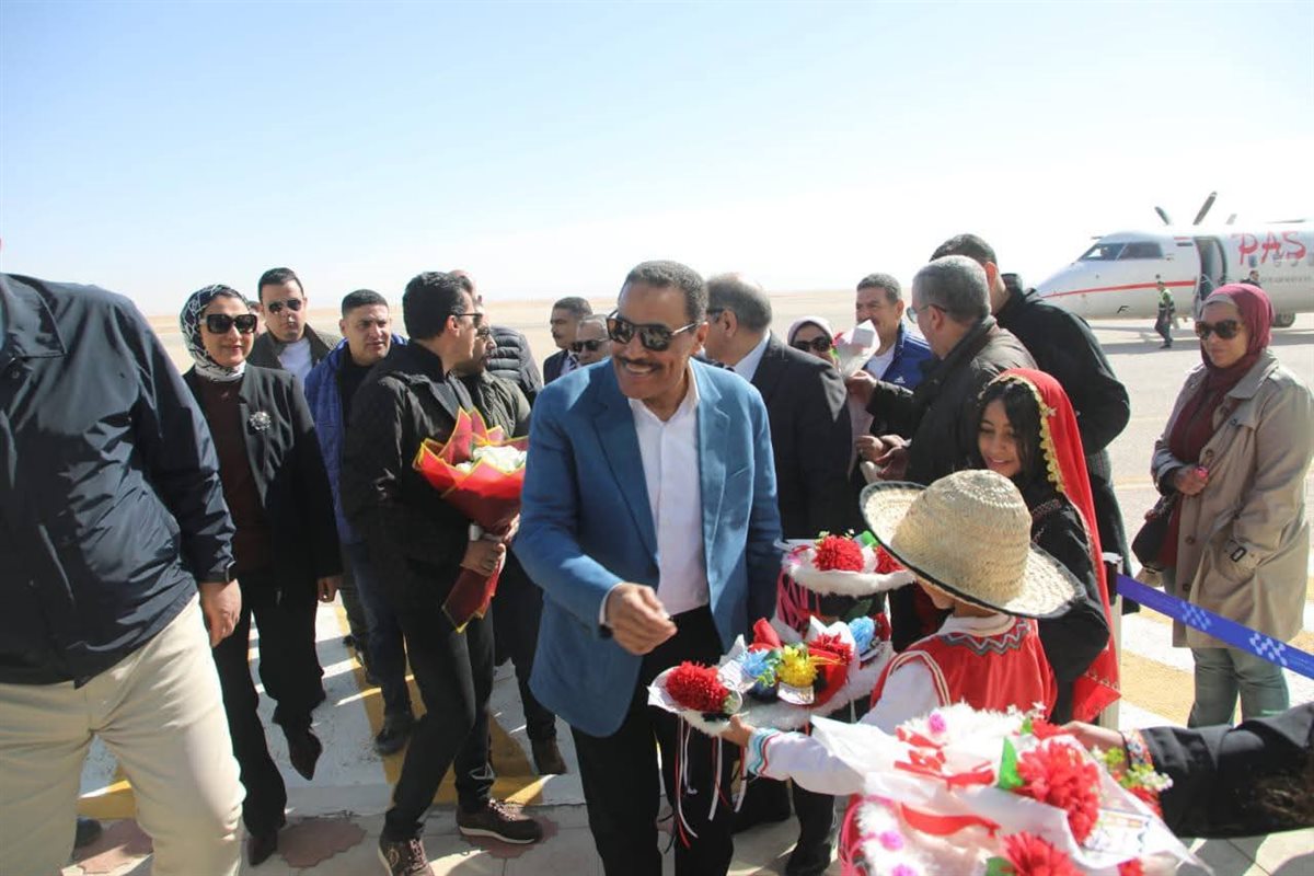 وصول وزير الشباب ومحافظ مطروح للوادى الجديد