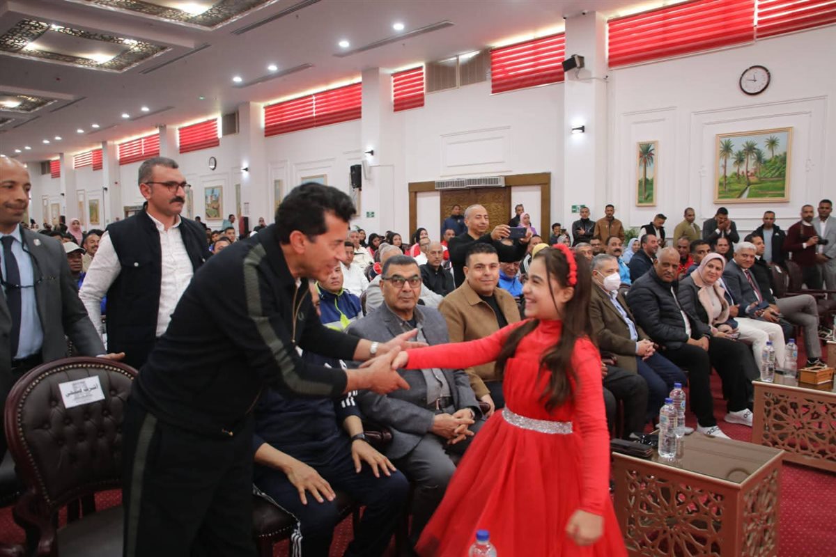 جانب من مشاركة وزير الشباب في الندوة التثقيفية