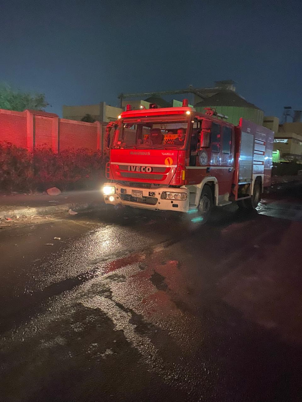 محافظ الجيزة يتابع &nbsp;أعمال إطفاء حريق اندلع داخل مصنع أخشاب بمدينة السادس من أكتوبر