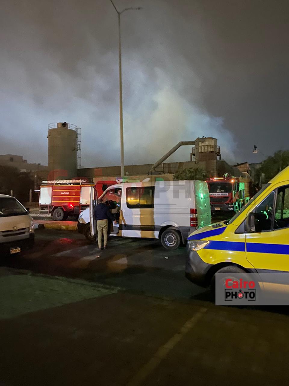 لسيطرة على حريق مصنع أخشاب في المنطقة الثالثة بأكتوبر