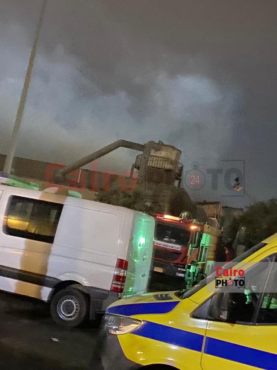 لسيطرة على حريق مصنع أخشاب في المنطقة الثالثة بأكتوبر