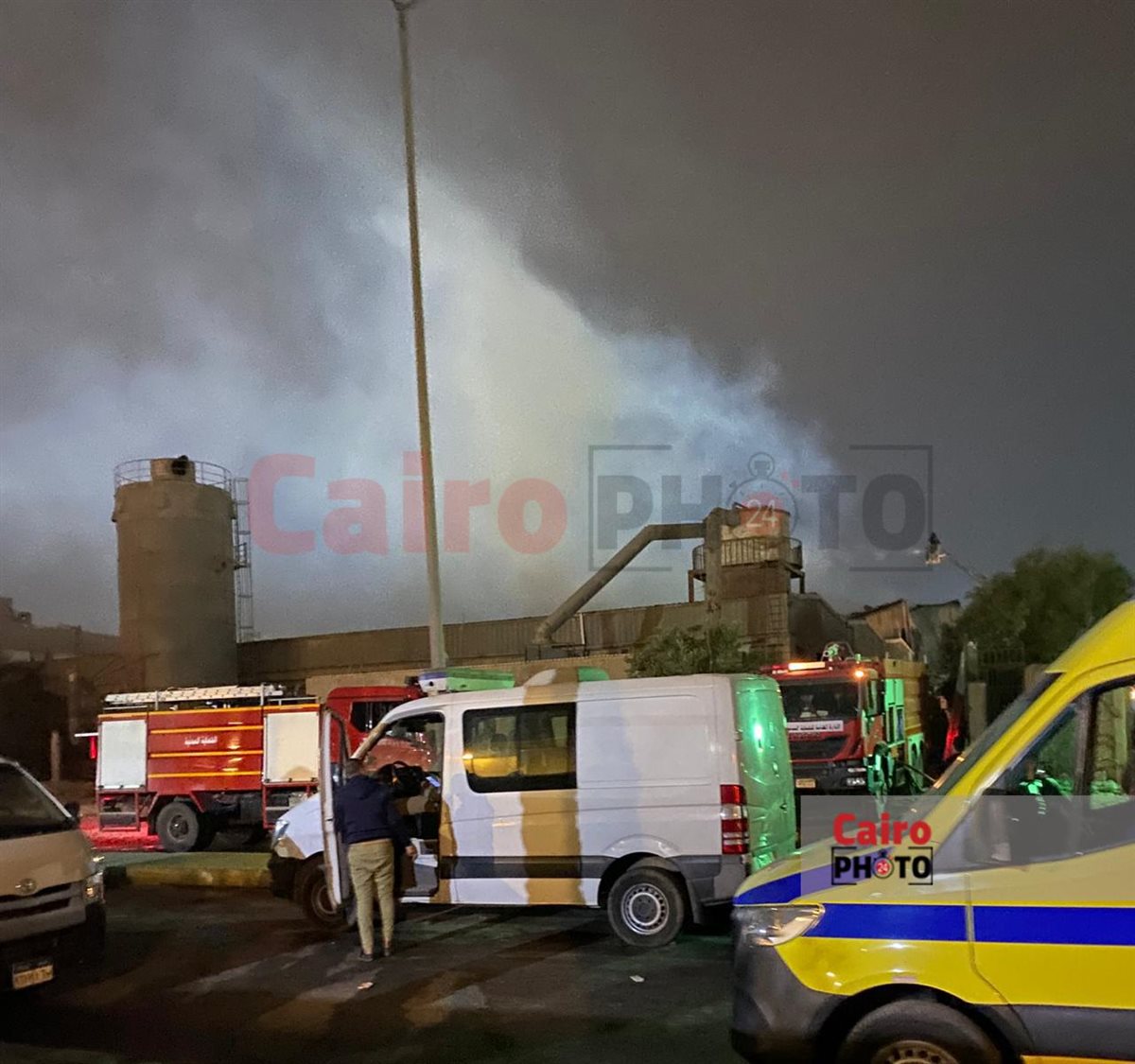 لسيطرة على حريق مصنع أخشاب في المنطقة الثالثة بأكتوبر