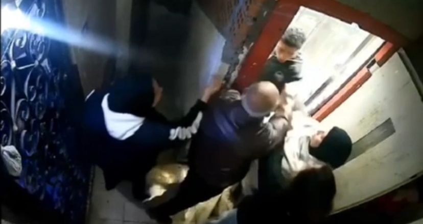 فيديو محاولة التعدي بالضرب على سيدة من زوجة شقيقها في طنطا&nbsp;