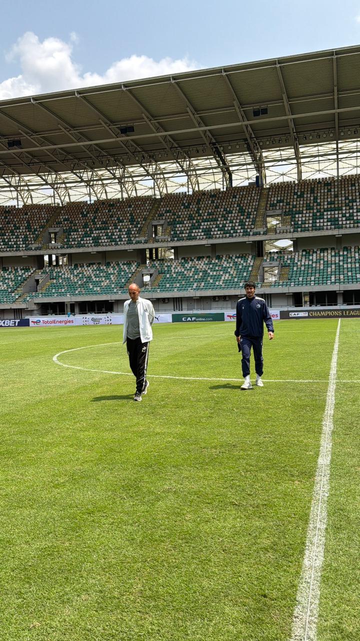 يورتشيتش وأسامة جلال يعاين أرضية ملعب مباراة ريفرز يونايتد في دوري الأبطال