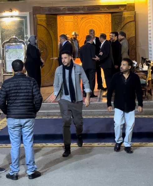 أحمد السعدني في عزاء والد علا رشدي